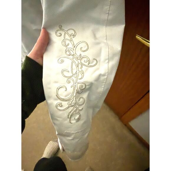 Columbia White Winter Jacket - Size Medium - Picture 3 of 9